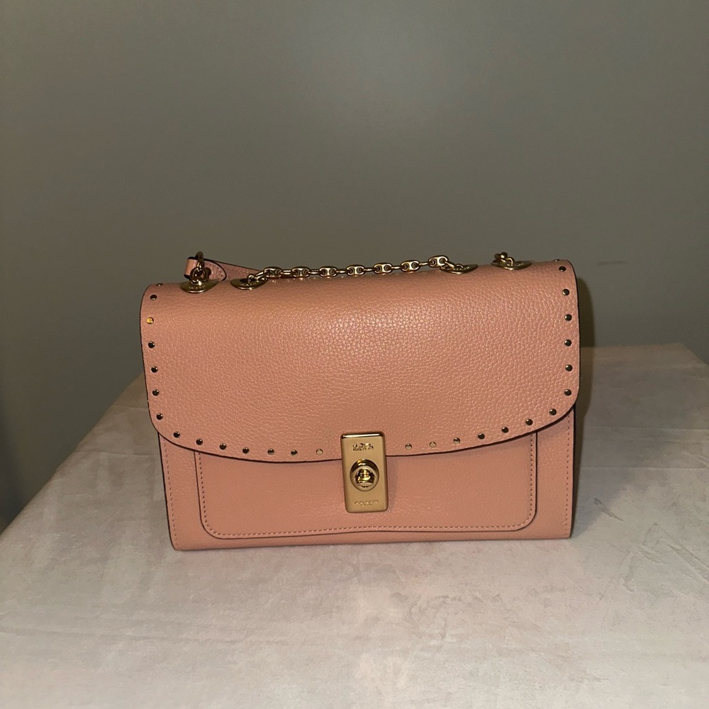Coach Lane Shoulder bag in Shell Pinkwith Gold Accents